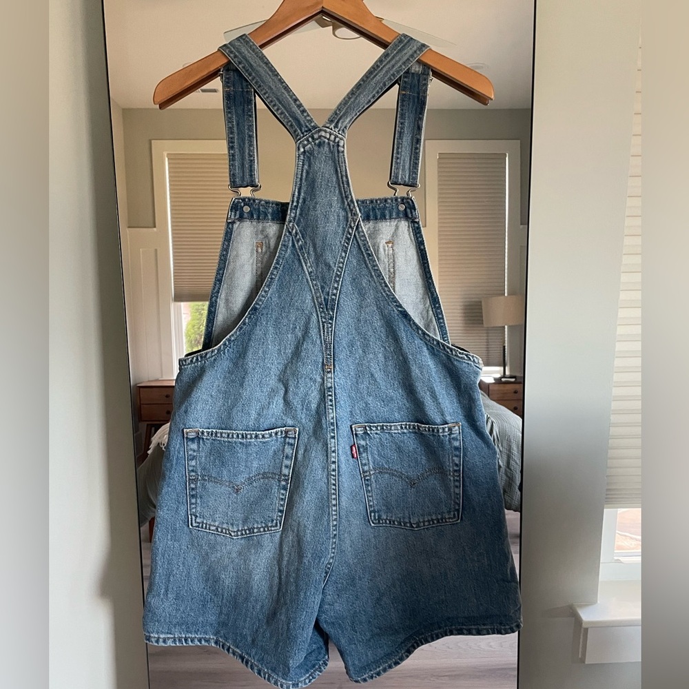 Levi’s Premium Vintage Shortalls - Denim Overall Shorts in Medium Wash - Picture 4 of 11